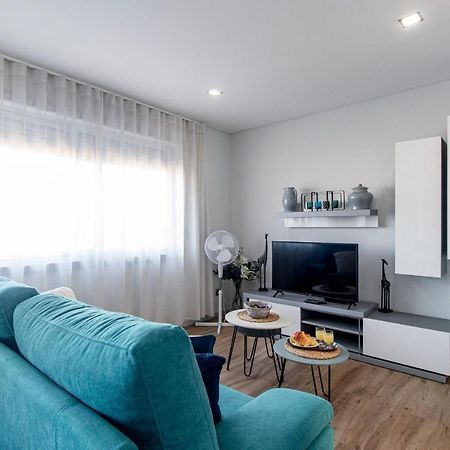 Downtown 1Br Apartment W/ Balcony By Lovelystay Porto Exteriér fotografie