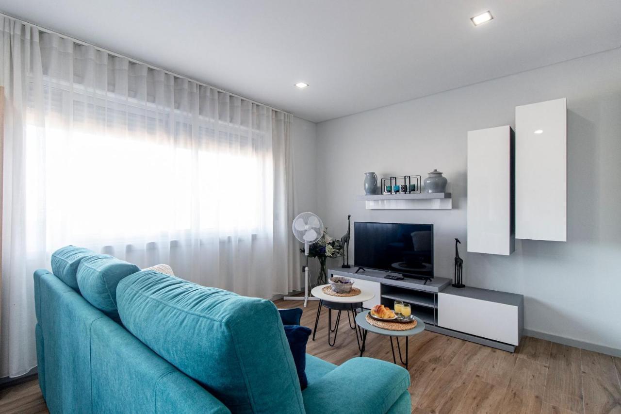 Downtown 1Br Apartment W/ Balcony By Lovelystay Porto Exteriér fotografie