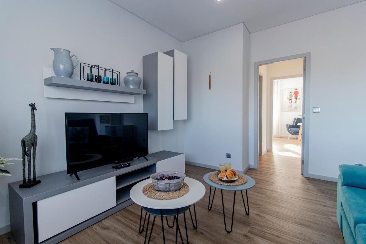 Downtown 1Br Apartment W/ Balcony By Lovelystay Porto Exteriér fotografie