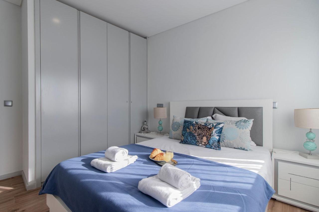 Downtown 1Br Apartment W/ Balcony By Lovelystay Porto Exteriér fotografie