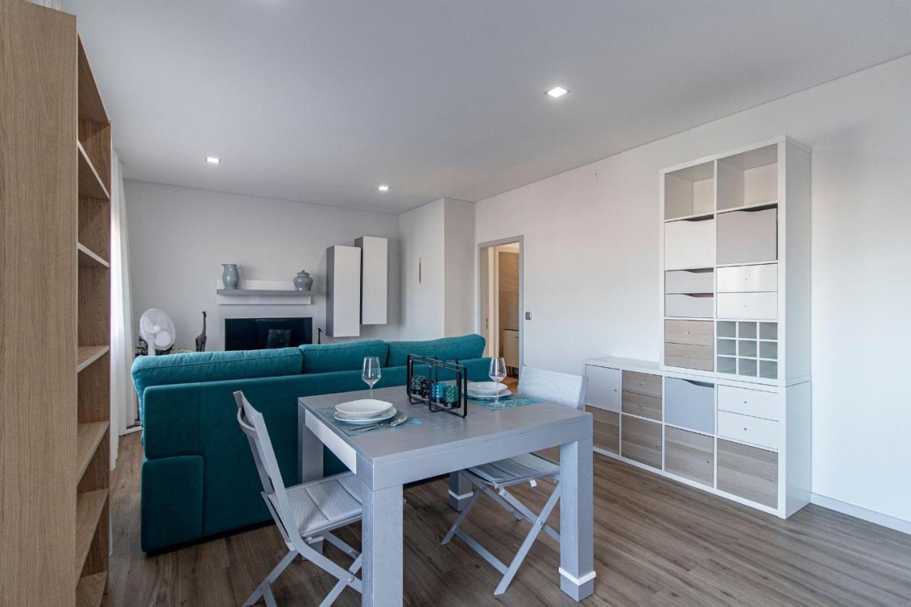 Downtown 1Br Apartment W/ Balcony By Lovelystay Porto Exteriér fotografie