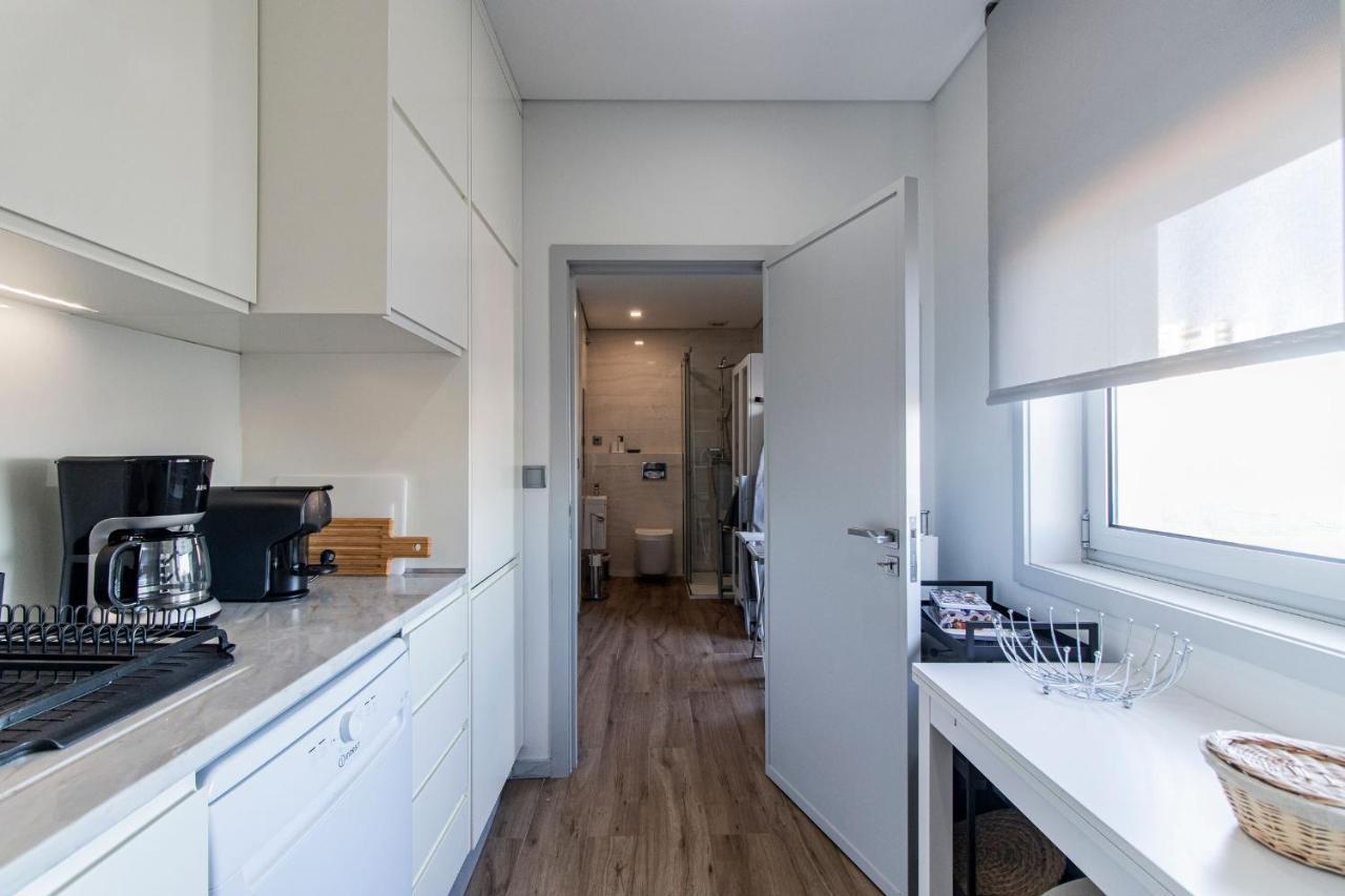 Downtown 1Br Apartment W/ Balcony By Lovelystay Porto Exteriér fotografie